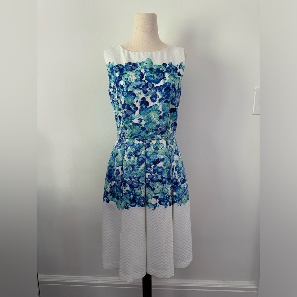 Tahiti Arthur S. Levine Pleated Dress - Fully lined, with pockets size 4.